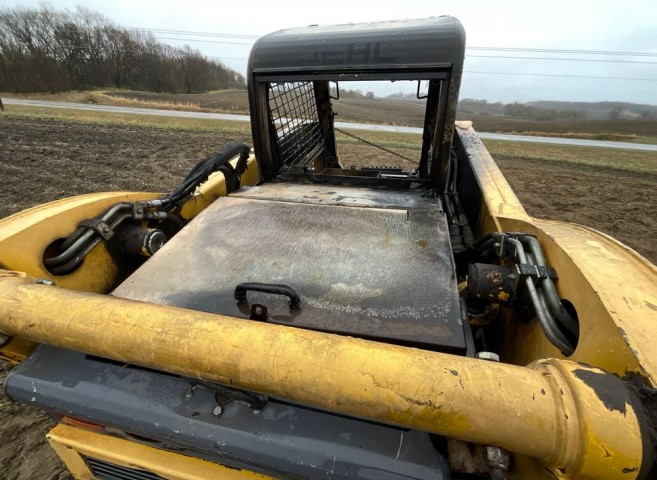 2005 Gehl 7800 Turbo Skid Steer - Image 8