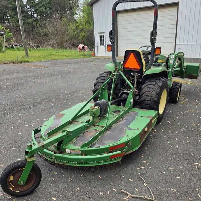 2005 John Deere 3520 Tractor - Image 2