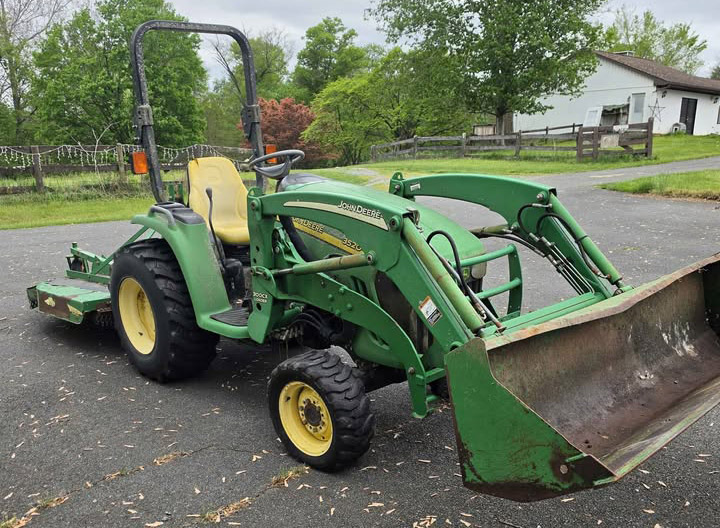 2005 John Deere 3520 Tractor - Image 3