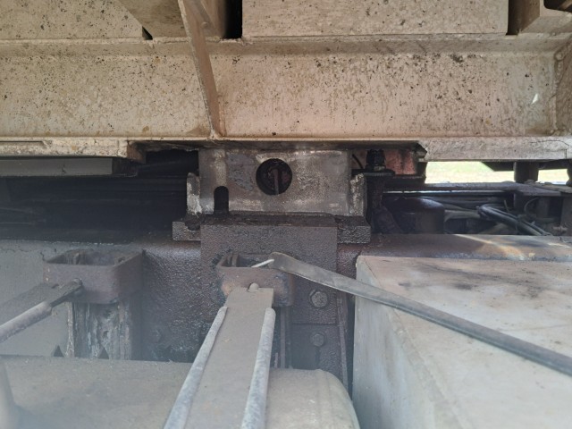 2005 Western Star 4900FA Dump Truck - Image 24