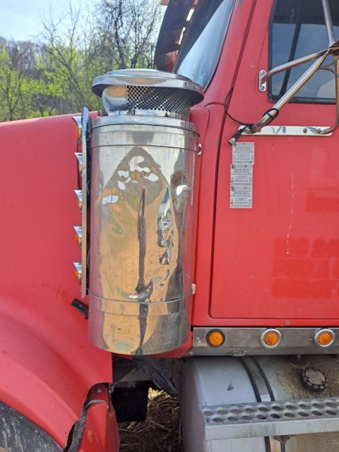 2005 Western Star 4900FA Dump Truck - Image 26