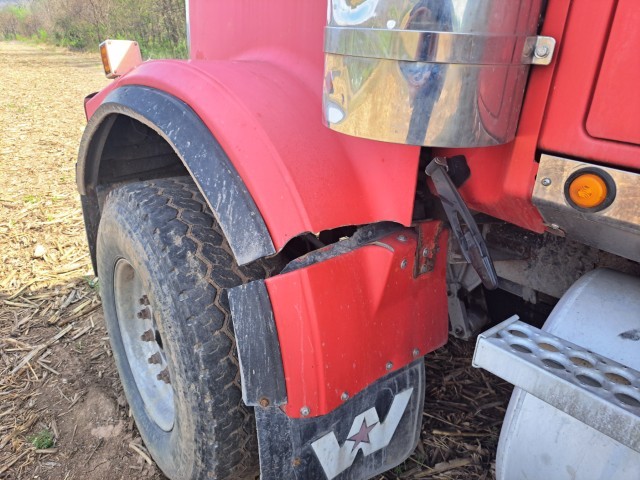 2005 Western Star 4900FA Dump Truck - Image 28