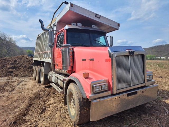 2005 Western Star 4900FA Dump Truck - Image 3