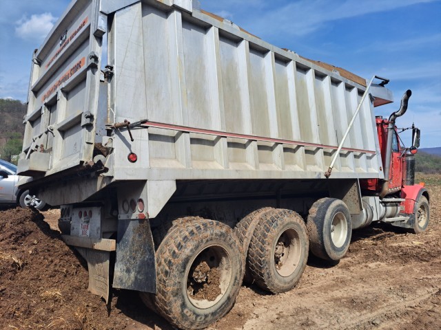 2005 Western Star 4900FA Dump Truck - Image 30