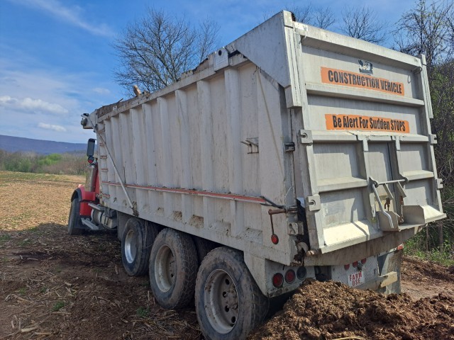 2005 Western Star 4900FA Dump Truck - Image 31