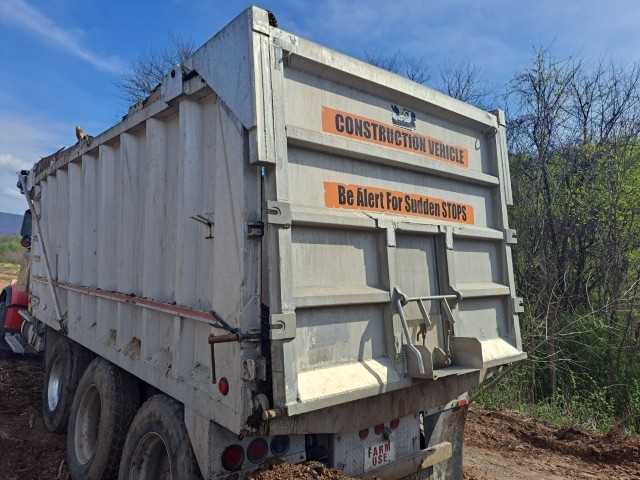 2005 Western Star 4900FA Dump Truck - Image 32