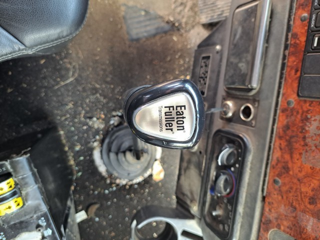 2005 Western Star 4900FA Dump Truck - Image 4