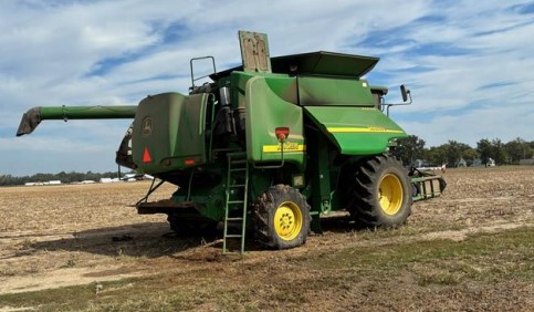 2006 John Deere 9660 STS Combine