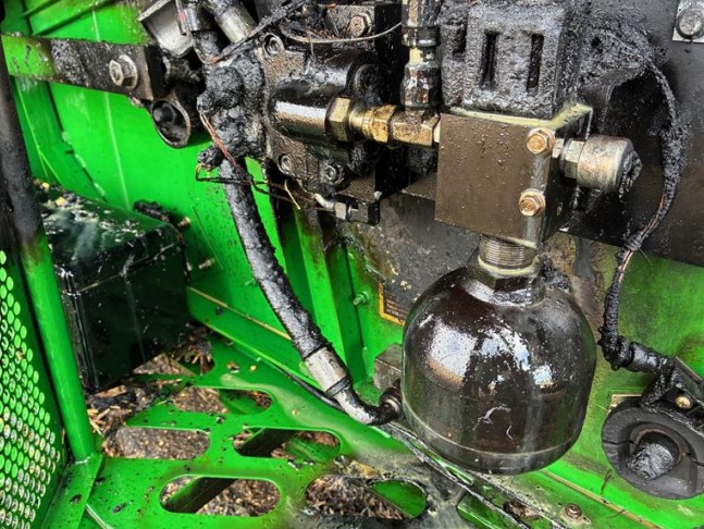 2006 John Deere 9660 STS Combine - Image 11