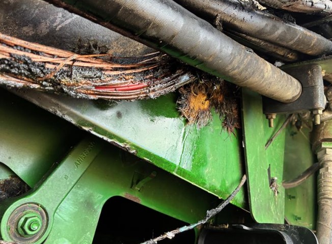 2006 John Deere 9660 STS Combine - Image 12