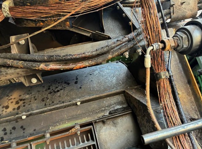 2006 John Deere 9660 STS Combine - Image 13