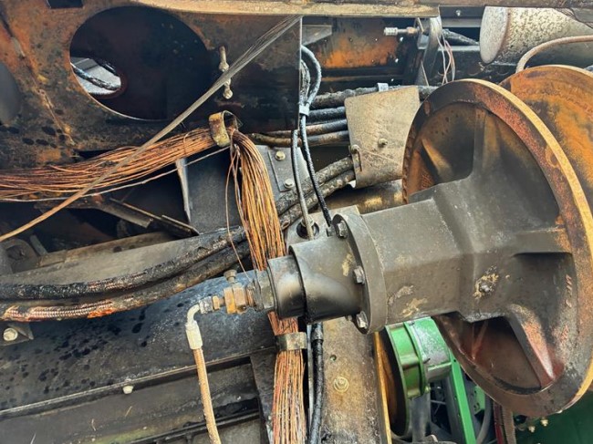 2006 John Deere 9660 STS Combine - Image 15