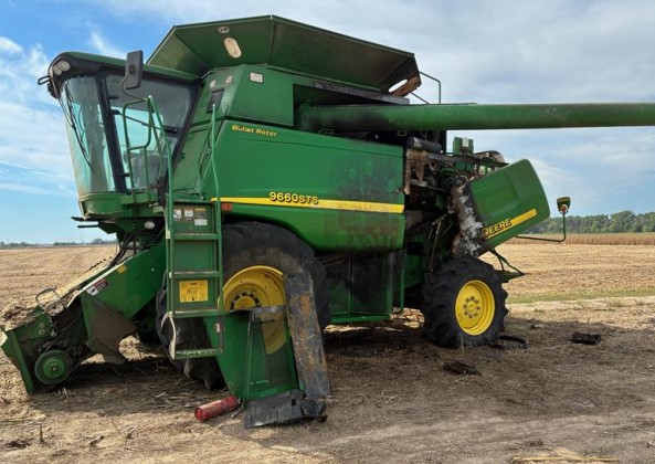 2006 John Deere 9660 STS Combine - Image 2