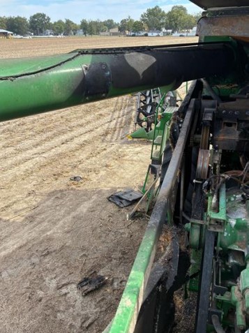 2006 John Deere 9660 STS Combine - Image 25