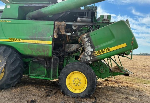 2006 John Deere 9660 STS Combine - Image 3