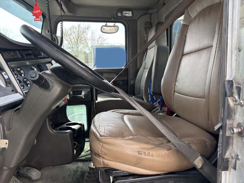 2008 Kenworth T800 - Image 13