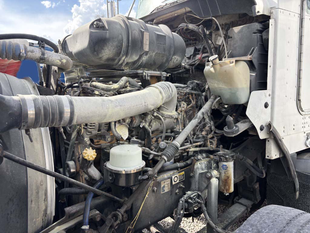 2008 Kenworth T800 - Image 20