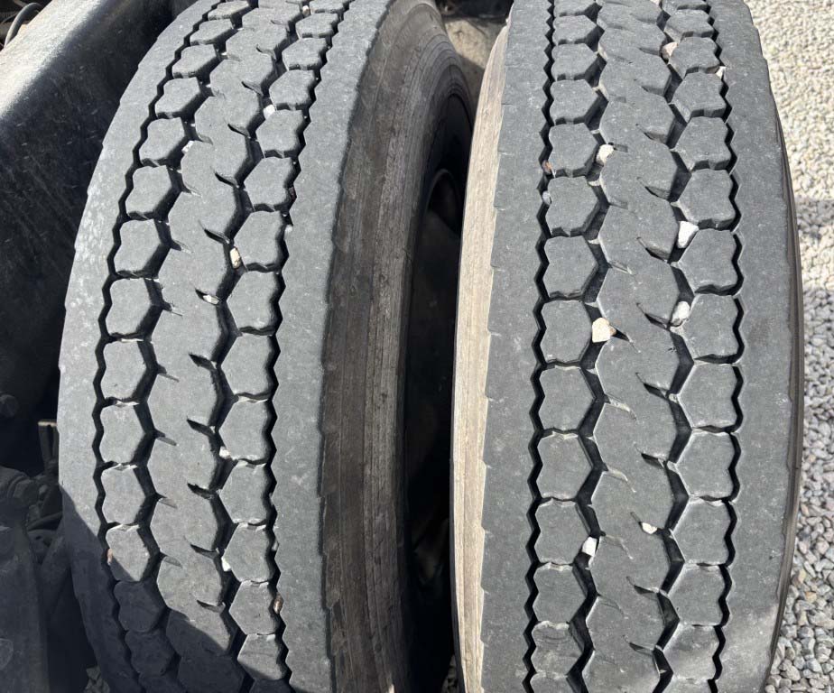 2008 Kenworth T800 - Image 25