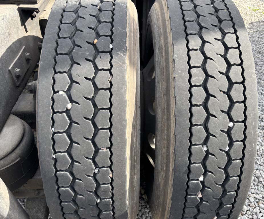 2008 Kenworth T800 - Image 27