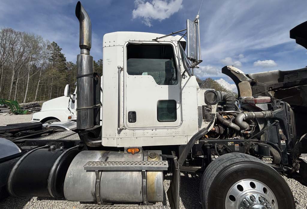 2008 Kenworth T800 - Image 7