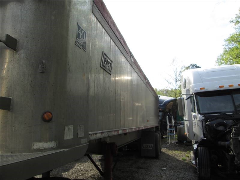 2009 East End Dump Trailer - Image 2