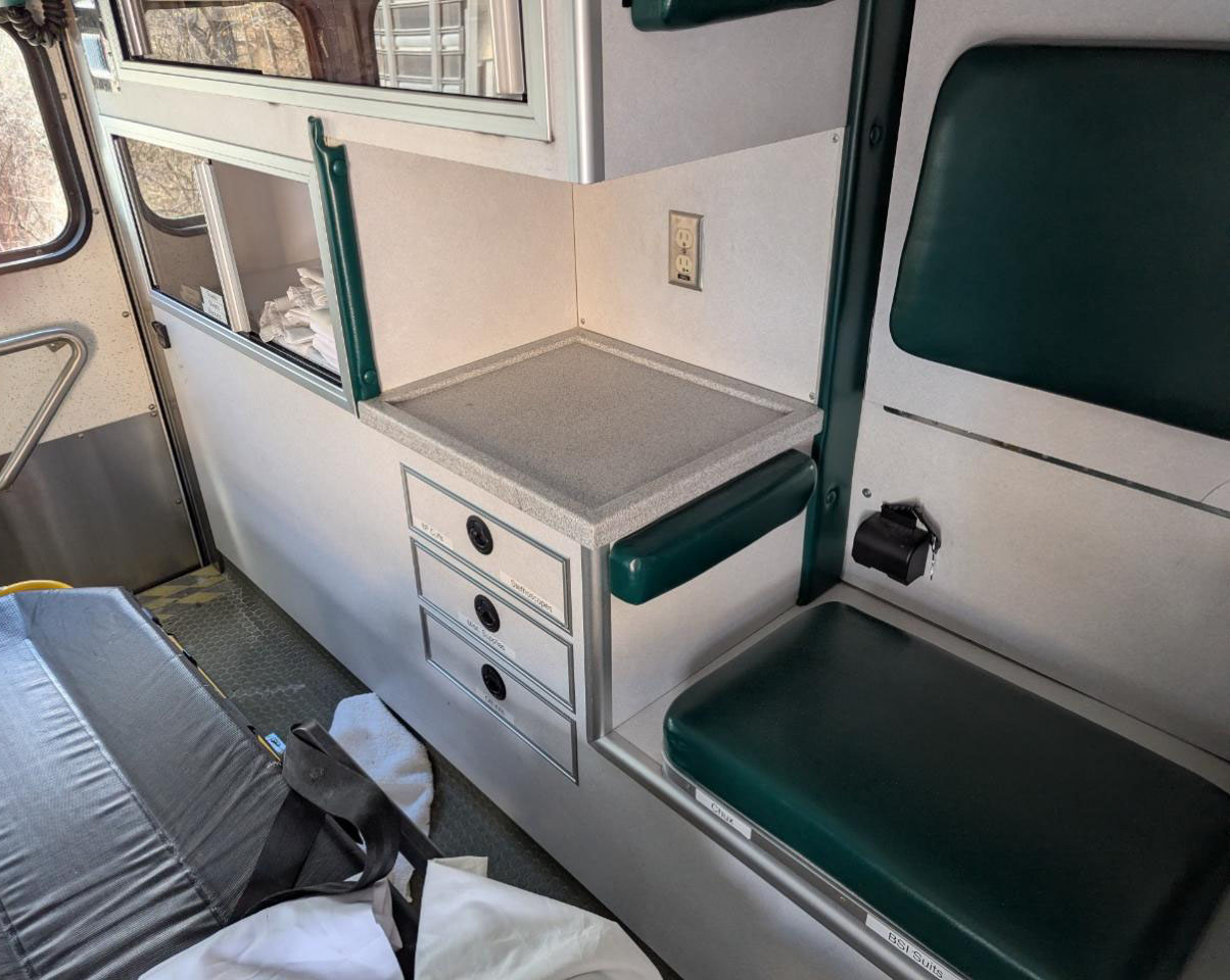 2009 Ford E-450 Ambulance - Image 8