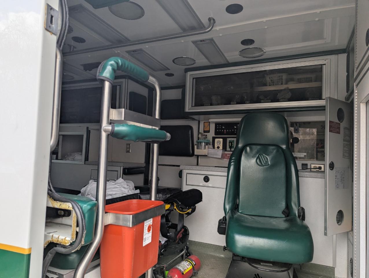 2009 Ford E-450 Ambulance - Image 10