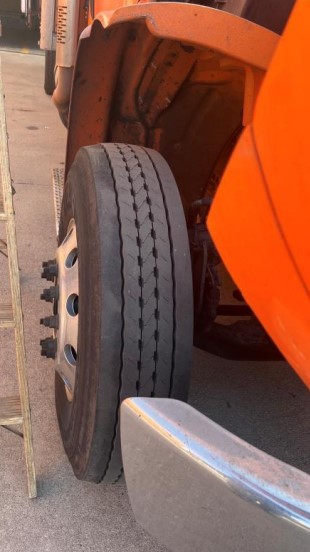 2010 Freightliner M2 106 Box Truck - Image 11