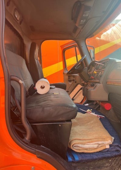 2010 Freightliner M2 106 Box Truck - Image 12