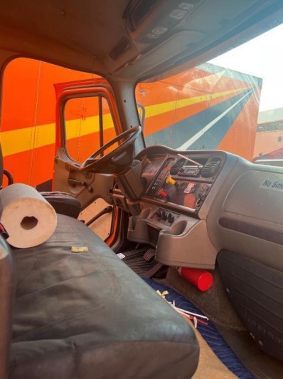 2010 Freightliner M2 106 Box Truck - Image 14