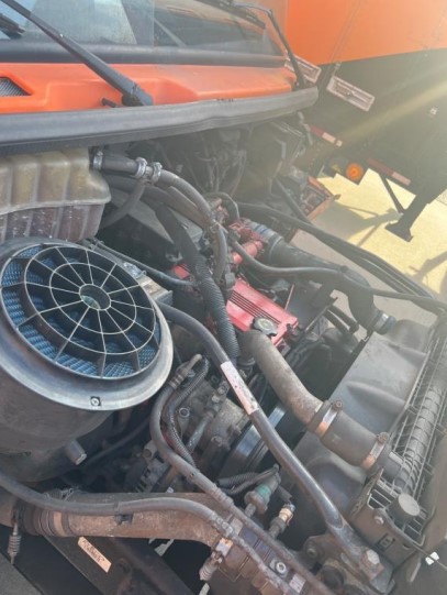 2010 Freightliner M2 106 Box Truck - Image 29