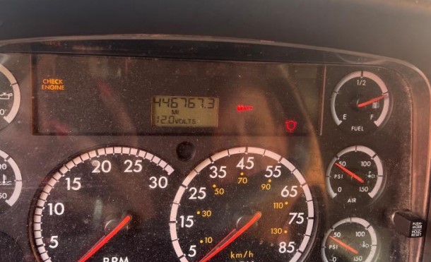 2010 Freightliner M2 106 Box Truck - Image 31