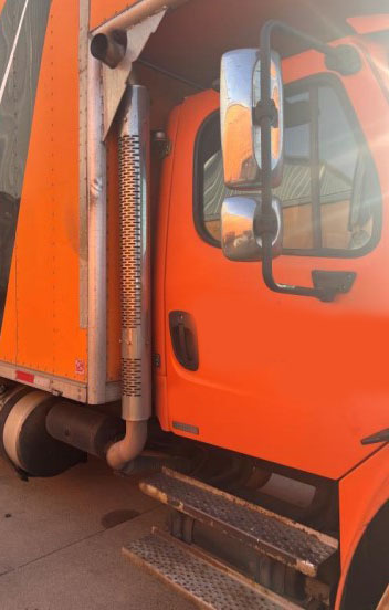 2010 Freightliner M2 106 Box Truck - Image 9