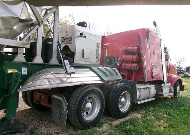 2011 Kenworth T660 - Image 3