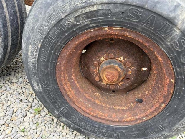 2012 Adams 5T Fertilizer Spreader - Image 4