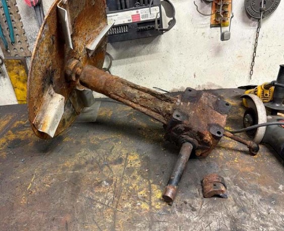 2012 Adams 5T Fertilizer Spreader - Image 3