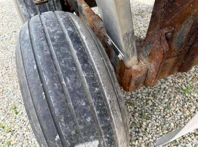 2012 Adams 5T Fertilizer Spreader - Image 9