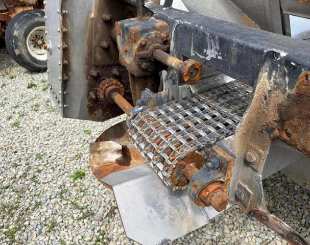 2012 Adams 5T Fertilizer Spreader - Image 7
