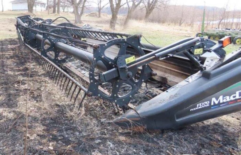 [Auction]: 2012 MacDon FD70 Bean Head | Minnesota | damaged | CAG