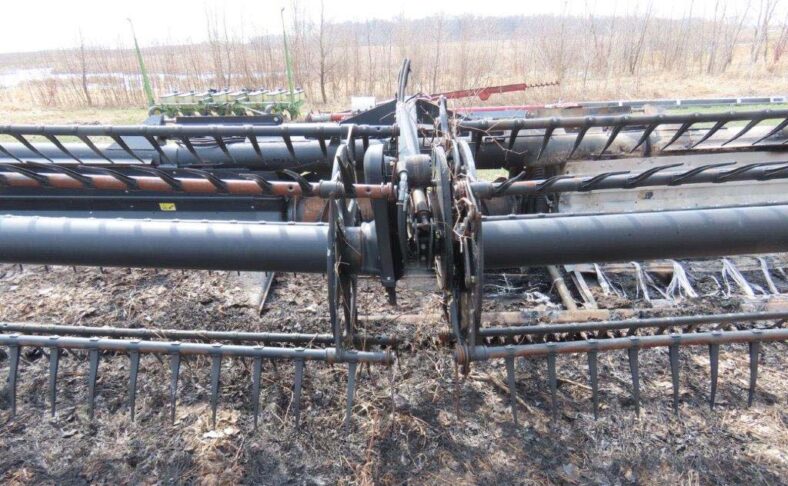 [Auction]: 2012 MacDon FD70 Bean Head | Minnesota | damaged | CAG