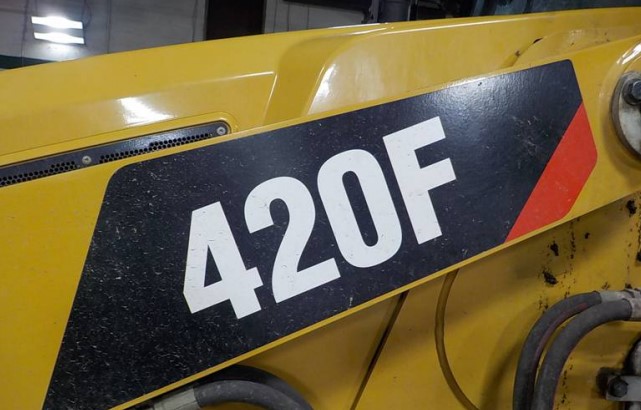 2014 Caterpillar 420F Backhoe - Image 11