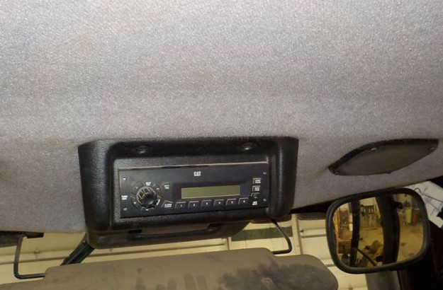 2014 Caterpillar 420F Backhoe - Image 17