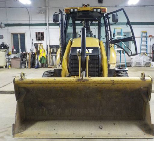 2014 Caterpillar 420F Backhoe - Image 2