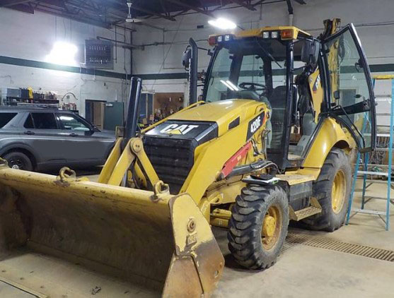 2014 Caterpillar 420F Backhoe - Image 3