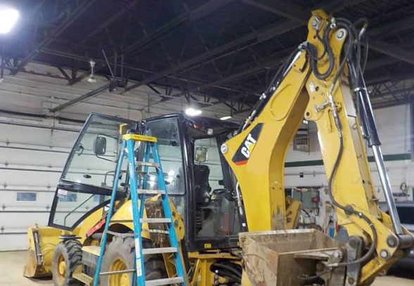 2014 Caterpillar 420F Backhoe - Image 8