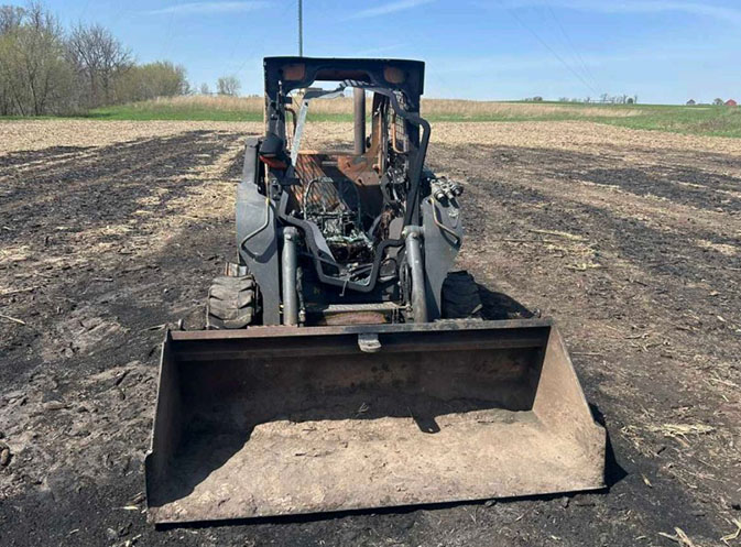 2014 New Holland L220 Skid Steer - Image 2