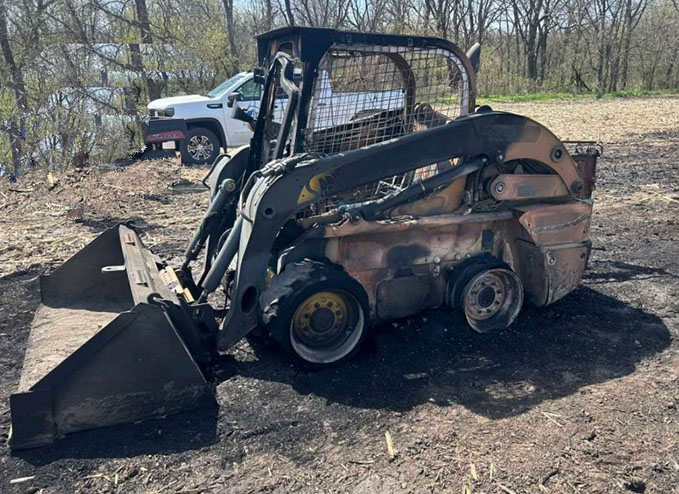 2014 New Holland L220 Skid Steer - Image 3