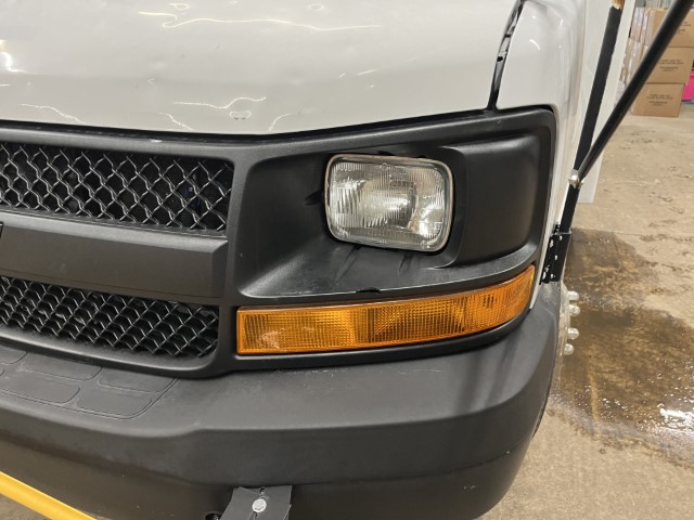 2015 Chevrolet Express 3500 - Image 10