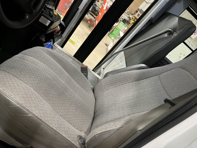 2015 Chevrolet Express 3500 - Image 15