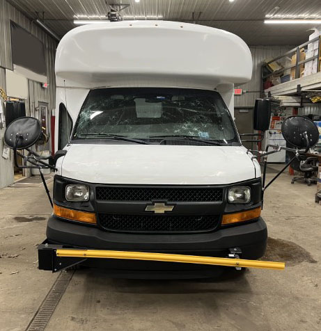 2015 Chevrolet Express 3500 - Image 2